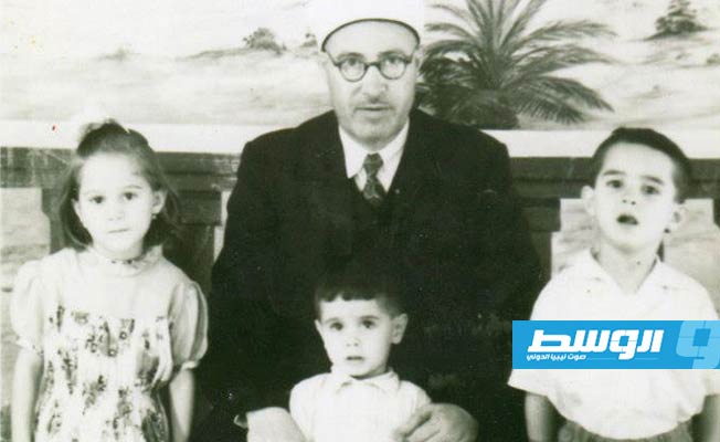 الشيخ رجب عصمان مع أطفاله
