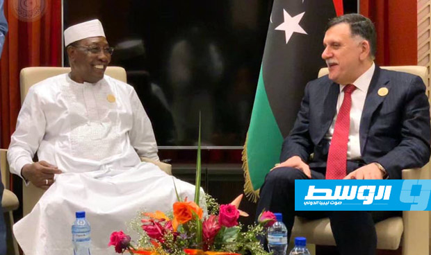 خلال محادثات مع السراج في نيامي.. الرئيس التشادي يدين «استخدام المرتزقة» و«التدخلات السلبية» في ليبيا