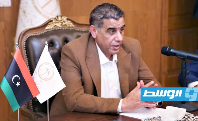 القطراني ببلدية بنغازي: رئيس الحكومة أعطى الإذن بالبدء في مشاريع الإعمار