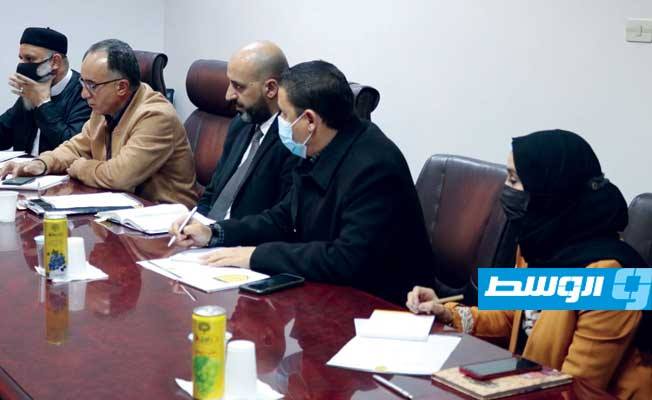 وزير «مالية الوفاق» يبحث مع «مكافحة الفساد» آليات عمل لجنة ترشيد المرتبات والإفراجات