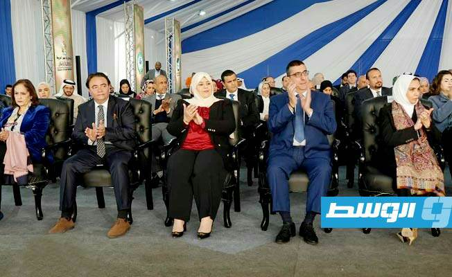 الكيلاني خلال حضورها افتتاح معرض بيت العرب في القاهرة.