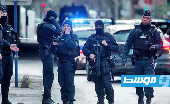 تفاصيل هجوم استهدف مركزاً للشرطة جنوب باريس بـ«مفرقعات هاون» (فيديو)
