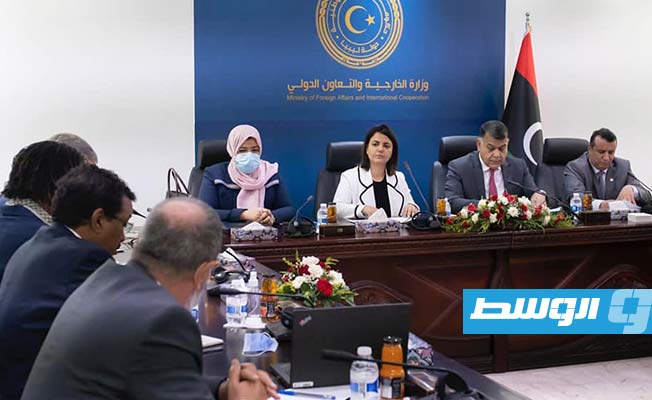 اجتماع وزراء حكومة الوحدة الوطنية مع بعثة الأمم المتحدة لتقصي الحقائق في ليبيا، في طرابلس، الثلاثاء 24 أغسطس 2021. (الخارجية الليبية)