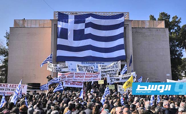 سكان الجزر اليونانية يطالبون بطرد آلاف طالبي اللجوء من المهاجرين