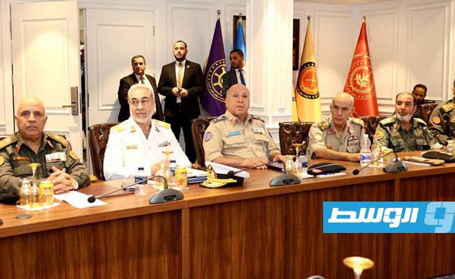 اجتماع القائد الأعلى للجيش مع القادة العسكريين، الأحد 1 اكتوبر 2023. (المجلس الرئاسي)