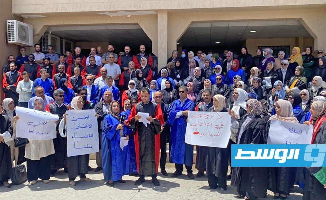 وقفة في بنغازي لرفض حكم الدائرة الدستورية بشأن المجلس الأعلى للقضاء