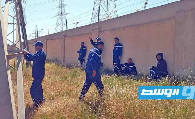 من أعمال غسيل وتنظيف محطة تحويل شرق طرابلس بتاجوراء، 1 أبريل 2023. (شركة الكهرباء)