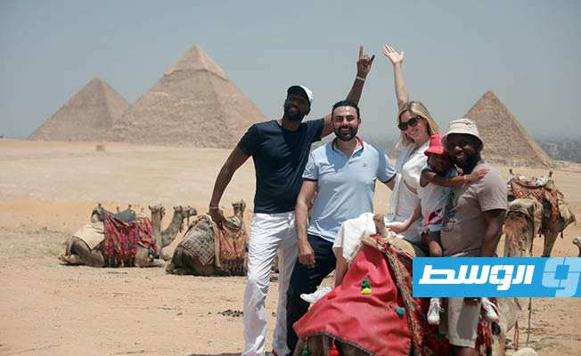 فريق عمل فيلم «A Day to Die» في جولة سياحية بالقاهرة (خاص لـ بوابة الوسط)
