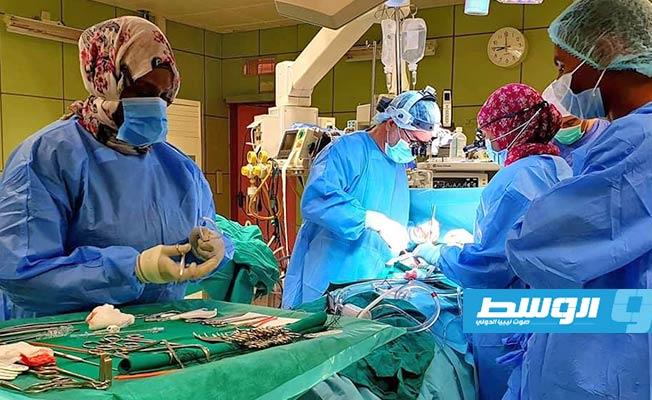 جراحة قلب في مركز بنغازي الطبي. (بوابة الوسط)