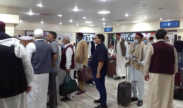 وفد القبائل الليبية بعد وصوله مطار بنينا الدولي، 17 يوليو 2020. (اللجنة الطبية الاستشارية)