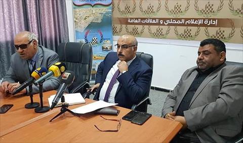 الحكومة الموقتة تدرس خطة تعقيم كافة مؤسسات ومقرات بلدية طبرق