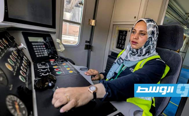 امرأتان تمهدان الطريق أمام المصريات لقيادة المترو بالقاهرة