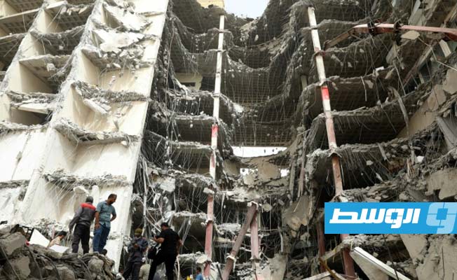 مئات الإيرانيين يحيون ذكرى ضحايا انهيار مبنى في خوزستان