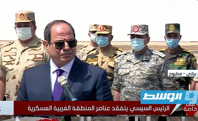 (فيديو) السيسي يتفقد قوات الجيش المصري بالمنطقة الغربية العسكرية