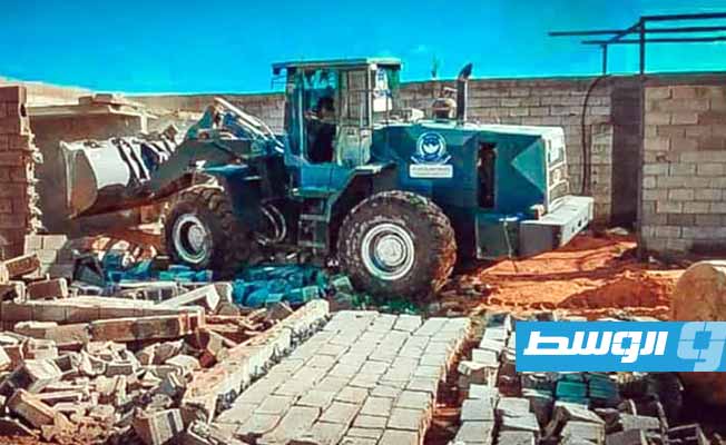 جانب من عملية إزالة البناء العشوائي بمشروع اللوز في زليتن (صفحة وزارة الداخلية على فيسبوك)