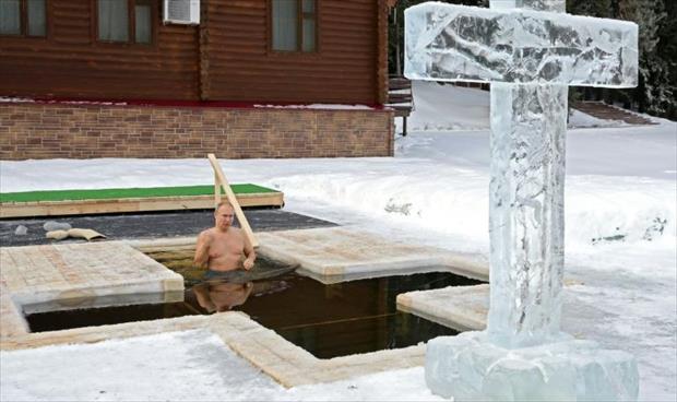 بوتين يغطس في المياه الجليدية لمناسبة عيد الغطاس