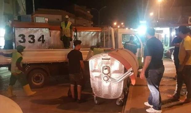 توزيع صناديق القمامة وطلاء البلدورات بالسلماني ورصف الدائري الرابع ببنغازي