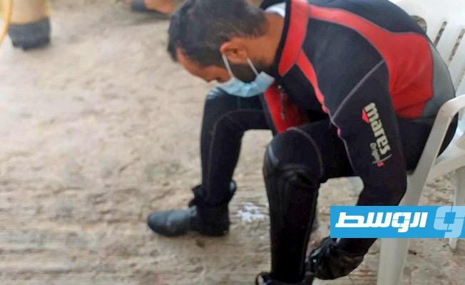 انتشال جثة مجهولة الهوية لمهاجر غير شرعي غارقة داخل البحر بحي الأندلس, 31 أكتوبر 2020. (هيئة السلامة الوطنية طرابلس)