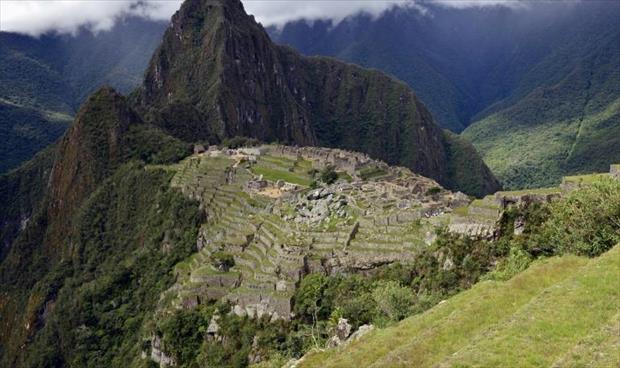 طرد خمسة سياح من البيرو لإضرارهم بمعبد الشمس