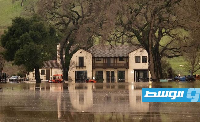 غرق بلدات في كاليفورنيا الأميركية بسبب العواصف (شاهد)