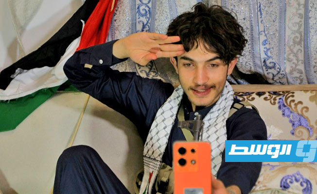 يمني شبيه ممثل عالمي يروّج عبر تيك توك لفلسطين والحوثيين