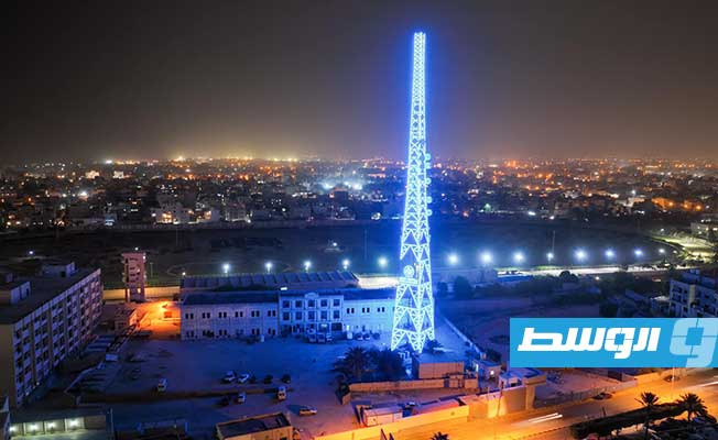 برج ليبيا تضيء باللون الأزرق (صفحة يونسيف ليبيا على فيسبوك)