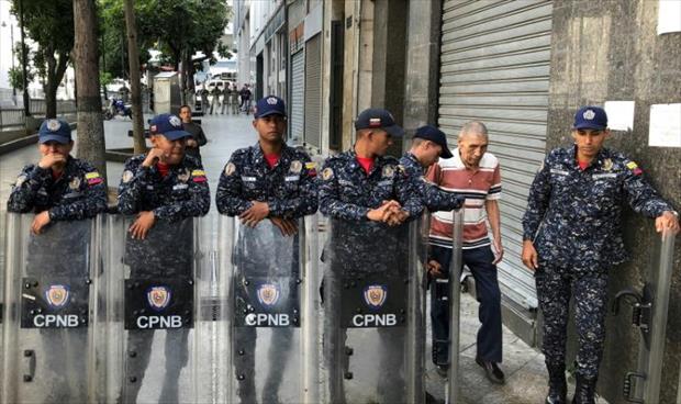 نواب معارضون يتّهمون الحكومة الفنزويلية بـ«ترهيبهم» للسيطرة على البرلمان