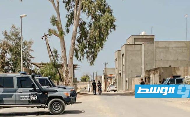 سيارة شرطة بالقرب من المزرعة التي جرى إخلائها في عين زارة، 5 سبتمبر 2022. (وزارة الداخلية بحكومة الدبيبة)