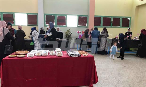 سوق خيري لجمع التبرعات بمدرسة خديجة الكبرى في طبرق