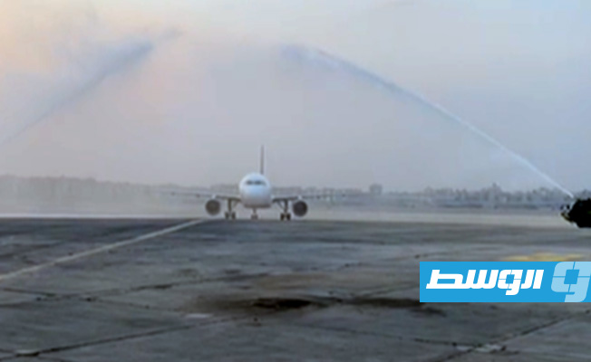 استقبال طائرة الخطوط الأفريقية القادمة من طرابلس بمطار القاهرة، الخميس 30 سبتمبر 2021. (بوابة الوسط)
