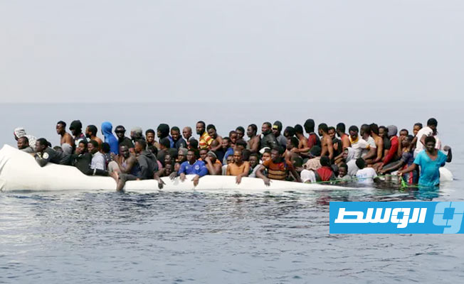 استغاثة لإنقاذ 100 مهاجر عالقين على قارب قبالة ساحل ليبيا