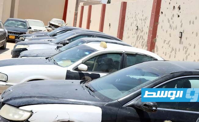 جانب من السيارات المضبوطة لدى قسم مرور عين زارة، الأحد 23 يوليو 2023 (مديرية أمن طرابلس)