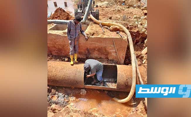 عمليات إصلاح خط مياه النهر الصناعي في منظومة مياه (تازربو/بنغازي) ( شركة المياه والصرف الصحي)