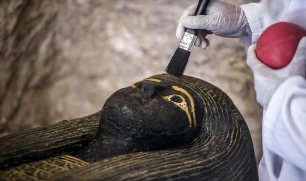 مصر تكشف مقبرة فرعونية وتابوتين في الأقصر