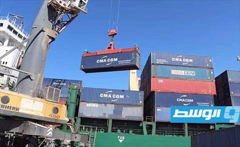 ميناء بنغازي يستقبل 489 حاوية بضائع وسلعا متنوعة