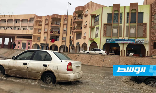 بالصور... الأمطار الغزيرة تغلق شوارع مدينة طبرق