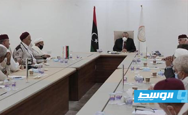 «مشايخ بنغازي» يتهم مكتب إعلام «الموقتة» بالتلاعب بفيديو لقاء المجلس مع الثني