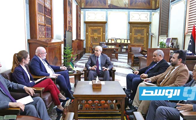 UK Ambassador Martin Longden meets with Central Bank Governor Siddiq Al-Kabir