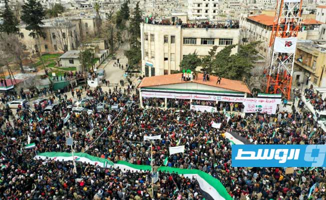 تظاهرة حاشدة في إدلب لإحياء ذكرى اندلاع «الثورة السورية»