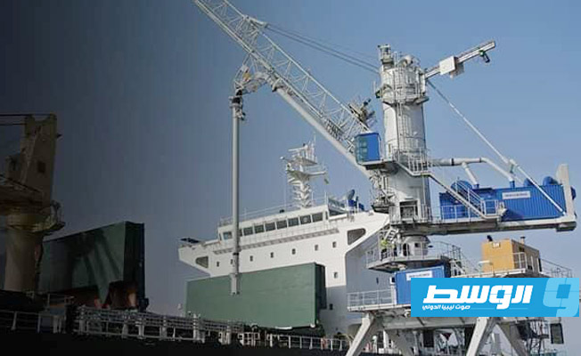 بدء تشغيل الحوض العائم الخاص بصيانة السفن وناقلات النفط في ميناء بنغازي البحري