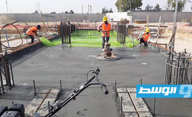 بالصور.. انتهاء صب القاعدة الخرسانية الأولى لمشروع محطة كهرباء غرب طرابلس الغازية