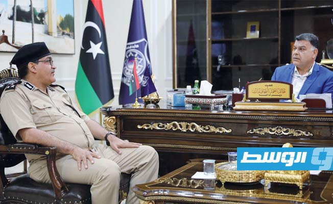 وزير الداخلية يناقش الأوضاع الأمنية في بلدية الجفرة