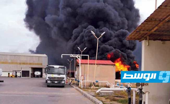حريق خزانات الوقود لشركة البريقة في مطار معيتيقة، 9 مايو 2020. (مؤسسة النفط)