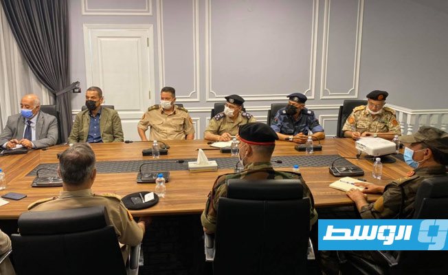 مسؤولون أمنيون في اجتماعهم مع السراج لمناقشة تظاهرات طرابلس. (حكومة الوفاق)