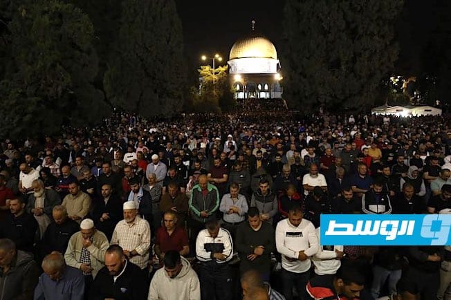 مصلون يحيون ليلة القدر في المسجد الأقصى، 28 أبريل 2022. (وكالة أنباء وفا)