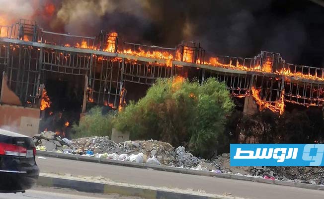 صور متداولة لحريق بسوق الكريمية في طرابلس (الإنترنت)