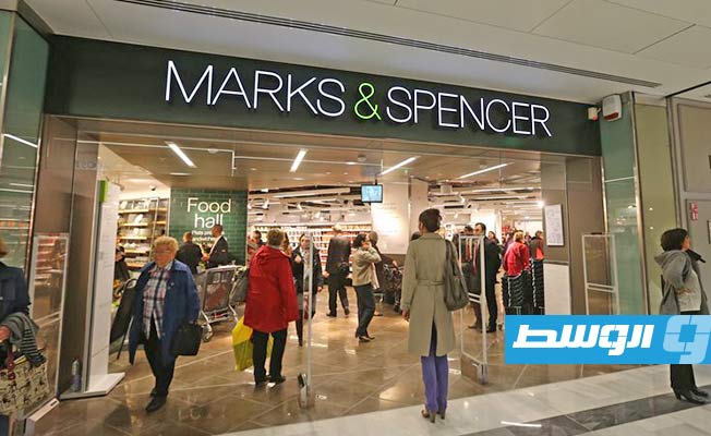 «ماركس أند سبنسر» تعاود افتتاح متاجر جديدة في بريطانيا