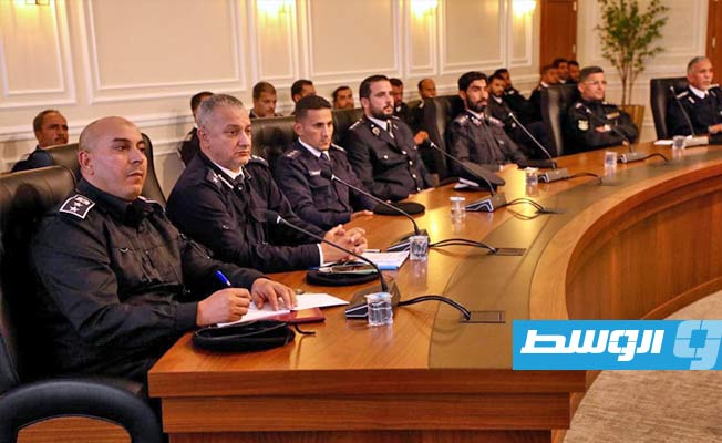 اجتماع الطرابلسي مع رؤساء مراكز الشرطة والتحقيقات التابعة لمديريات أمن طرابلس الكبرى. الإثنين 14 نوفمبر 2022. (وزارة الداخلية)
