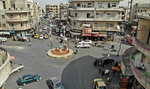 تجمع للفصائل المسلحة في إدلب يسحب أسلحته الثقيلة من المنطقة منزوعة السلاح