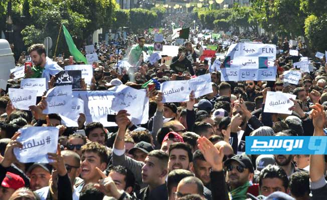 في غياب بوتفليقة.. ثلاثة سيناريوهات للتعامل مع غضب الشارع الجزائري